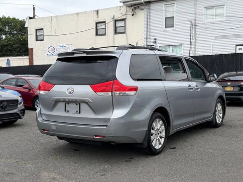 Used 2011 Toyota Sienna LE w/ Towing Pkg AWD/4WD image 5