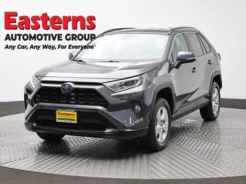 Used 2021 Toyota RAV4 XLE AWD/4WD image 1