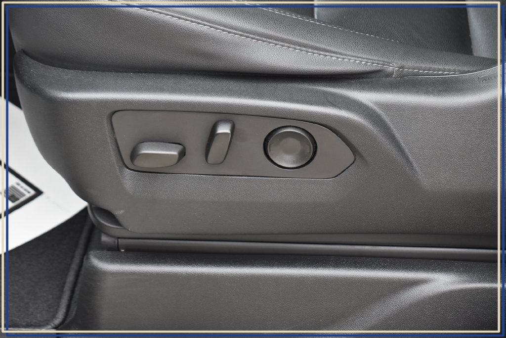 Used 2023 Chevrolet Tahoe LT AWD/4WD image 16