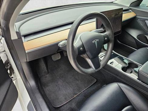 Used 2020 Tesla Model 3 Standard Range Plus RWD image 8