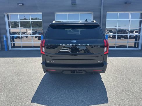 Used 2025 Ford Expedition Max Active AWD/4WD image 3