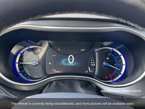 Used 2024 Chrysler Pacifica Select image 19