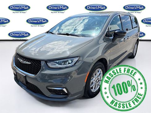 Used 2025 Chrysler Pacifica Select FWD image 3