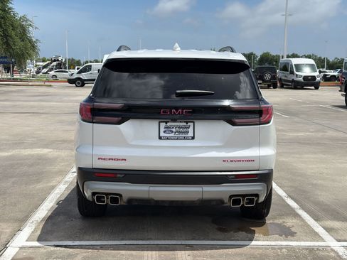 Used 2024 GMC Acadia Elevation w/ Luxury Package FWD image 10