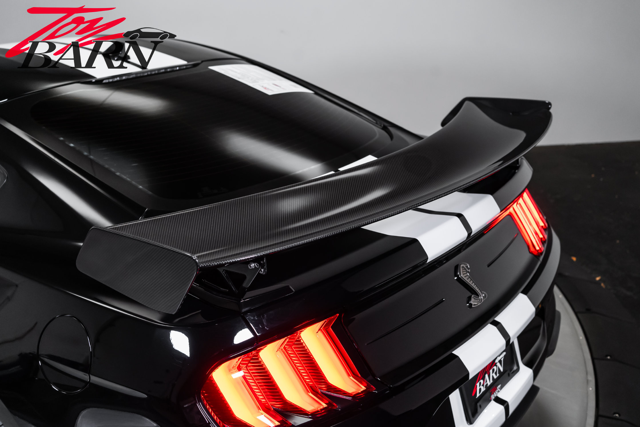 Used 2021 Ford Mustang Shelby GT500 w/ Carbon Fiber Track Pack RWD image 12