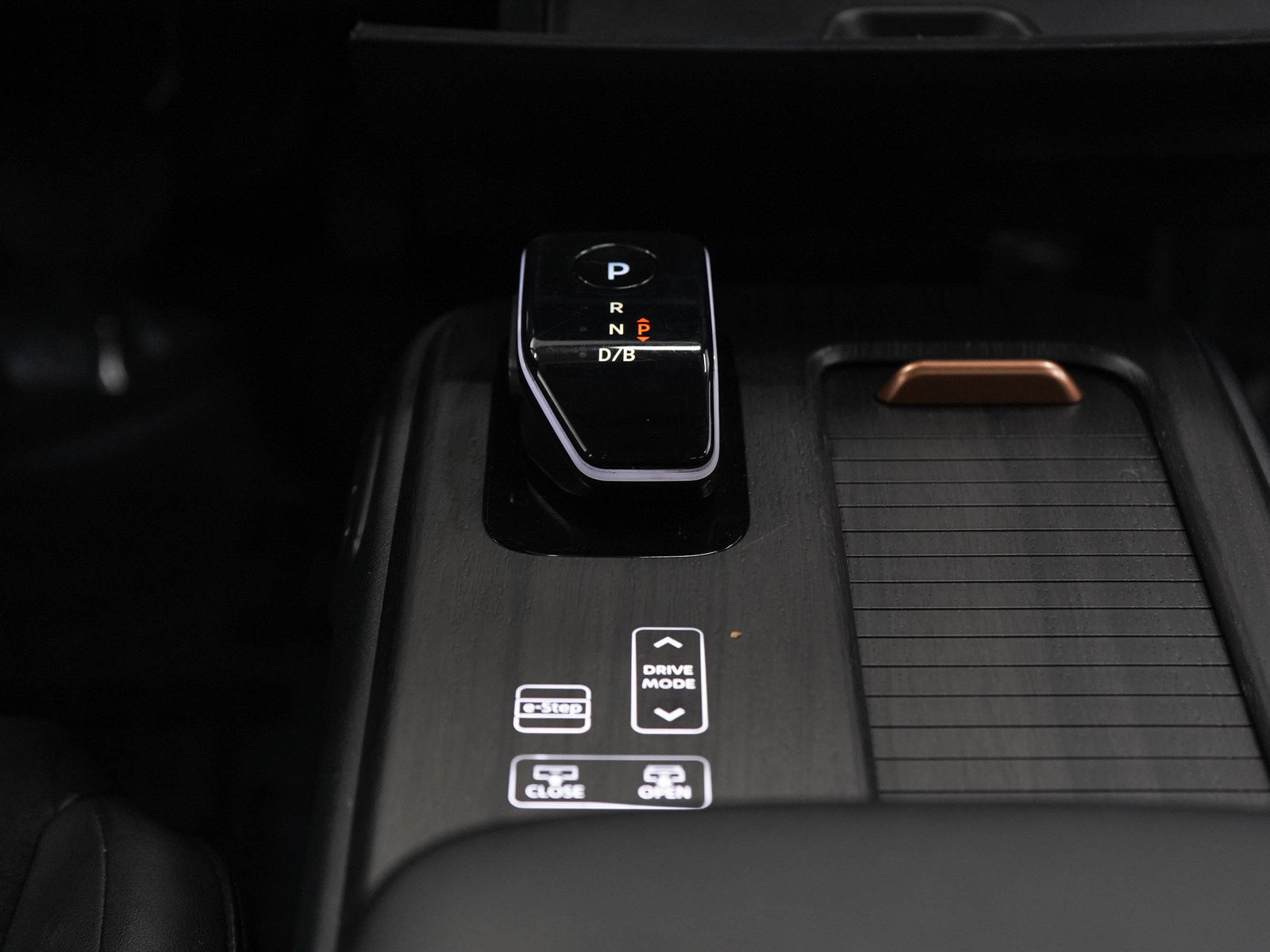 Used 2024 Nissan Ariya AWD image 21