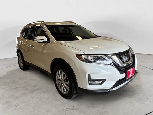 Used 2017 Nissan Rogue SV w/ SV Premium Package AWD/4WD image 8