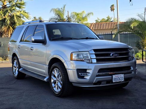 Used 2016 Ford Expedition Limited AWD/4WD image 2