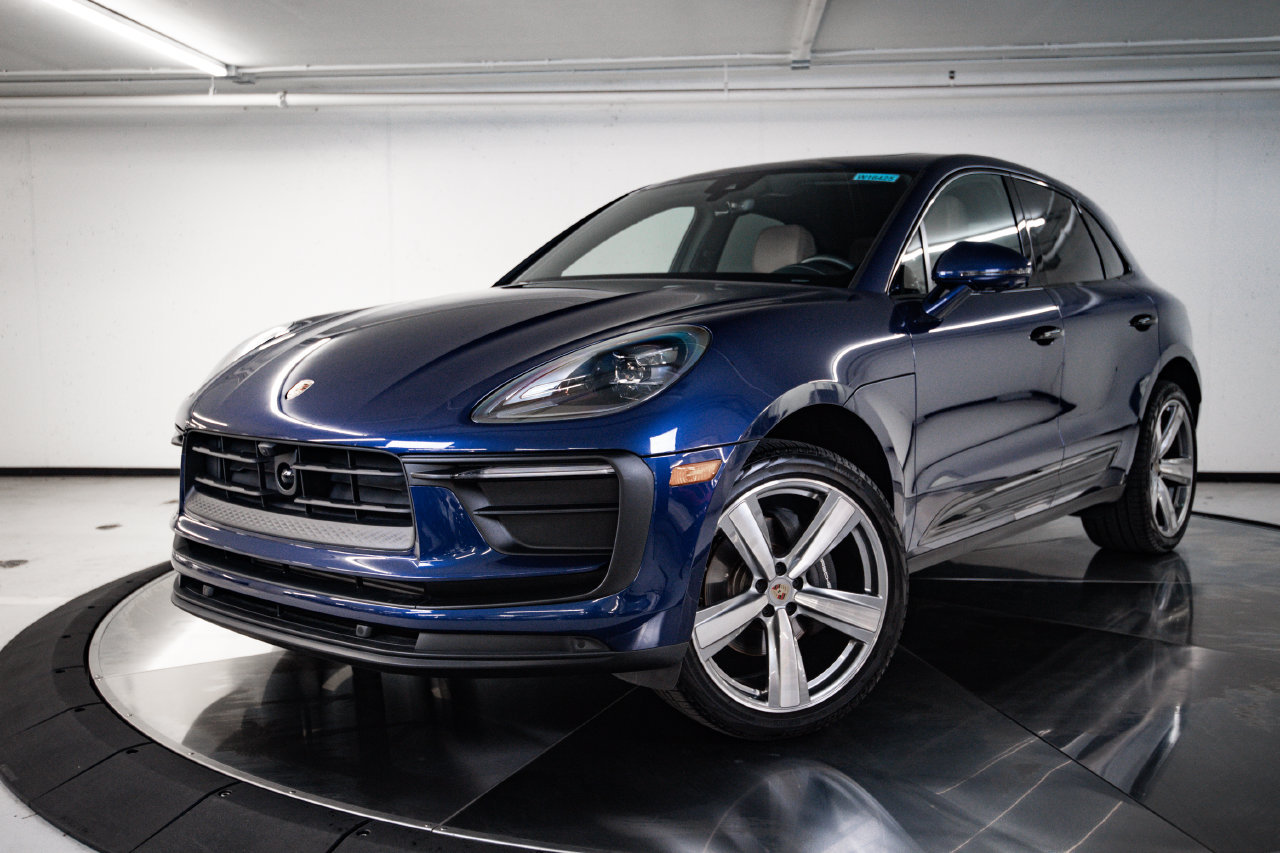 Certified 2026 Porsche Macan AWD/4WD image 1