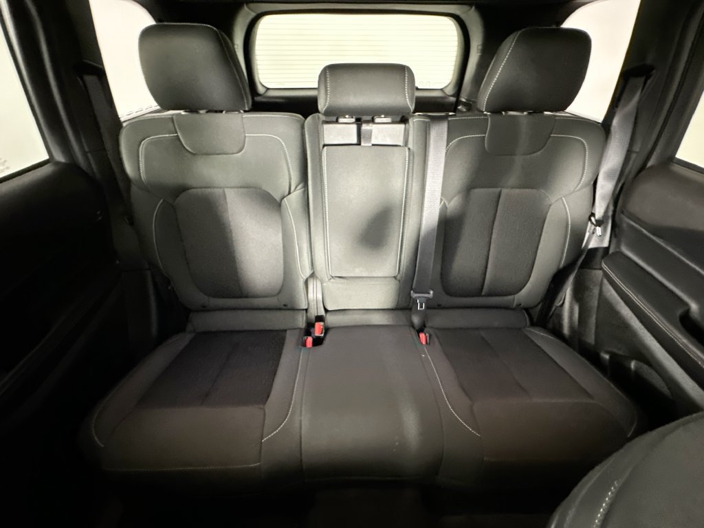 Used 2025 Jeep Grand Cherokee Laredo X RWD image 13