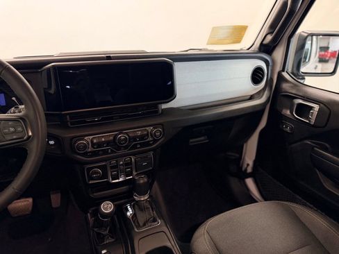 Used 2024 Jeep Wrangler Unlimited w/ Convenience Group AWD/4WD image 16