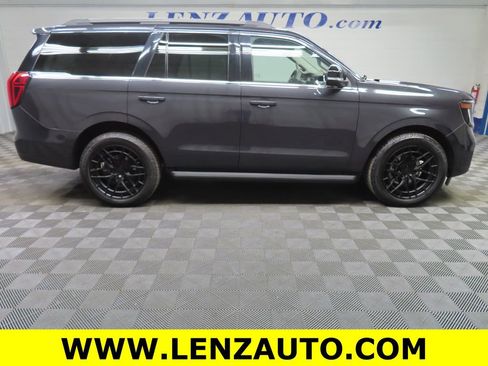 Used 2025 Ford Expedition Active AWD/4WD image 2