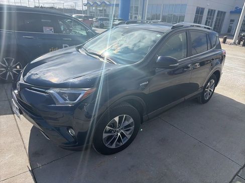 Used 2018 Toyota RAV4 XLE w/ Convenience Package image 8