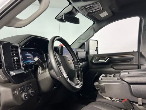 Used 2024 Chevrolet Silverado 3500 LT image 25