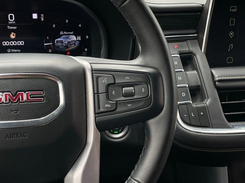 Used 2023 GMC Yukon SLT AWD/4WD image 15
