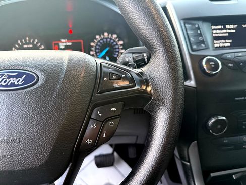 Used 2019 Ford Edge SE image 18