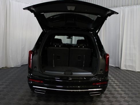 New 2025 Cadillac XT6 Luxury image 7
