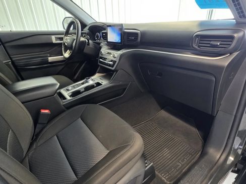Used 2023 Ford Explorer XLT AWD/4WD image 25