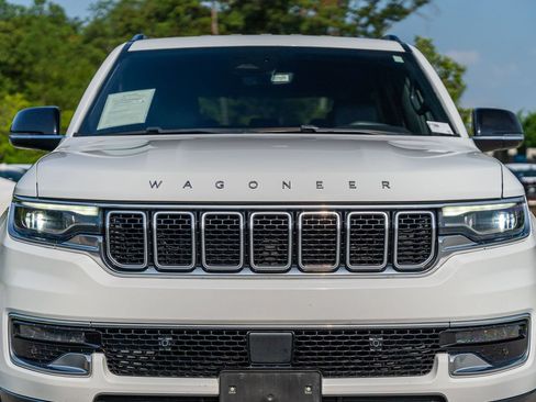 Used 2024 Jeep Wagoneer Series II w/ Flexible Seating Group RWD image 2