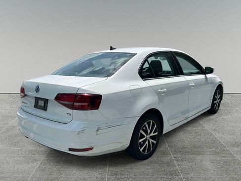 Used 2017 Volkswagen Jetta SE FWD image 4
