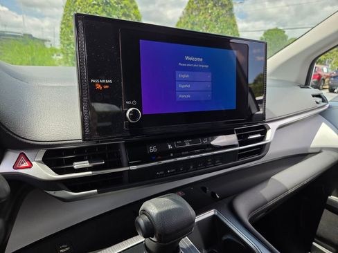 Used 2025 Toyota Sienna LE FWD image 21