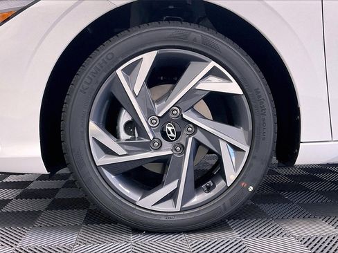 Certified 2025 Hyundai Elantra Sport w/ Cargo Package image 12