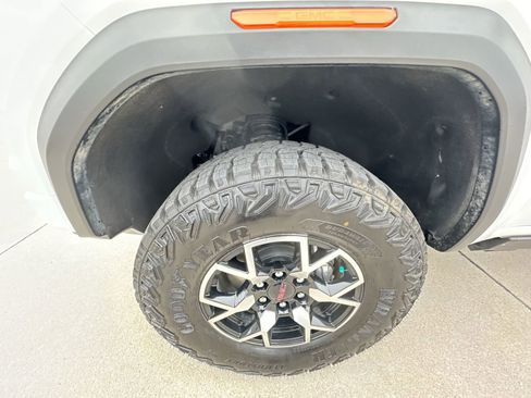 Used 2025 GMC Canyon AT4 w/ AT4X Package image 34