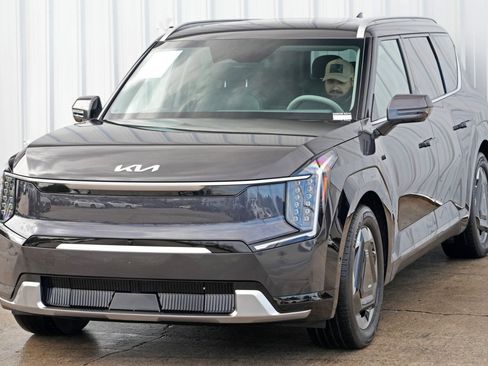 Used 2024 Kia EV9 Land image 52