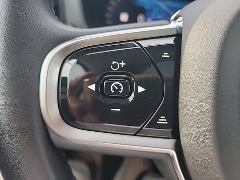 Used 2023 Volvo XC60 B5 Plus w/ Climate Package AWD/4WD image 18