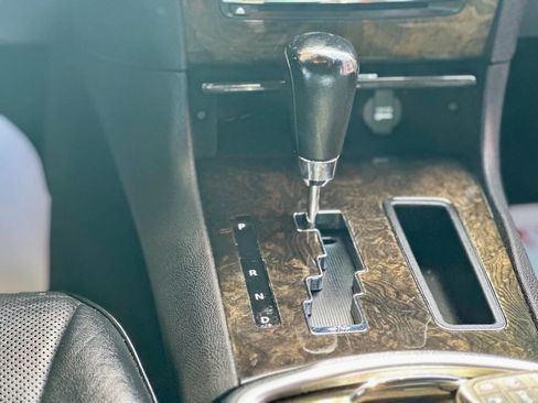 Used 2012 Chrysler 300 C RWD image 10