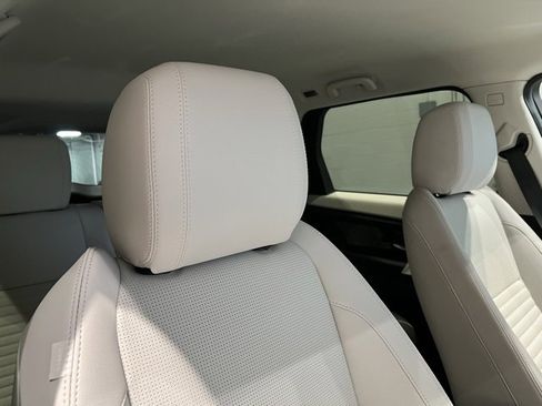 Used 2023 Land Rover Discovery Sport SE image 60