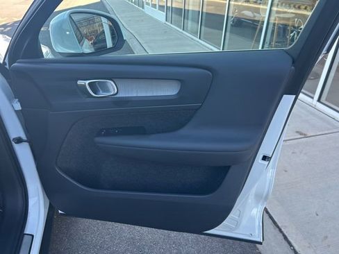 Certified 2025 Volvo XC40 B5 Plus AWD/4WD image 14