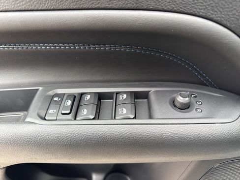 Used 2026 Jeep Compass Latitude image 9