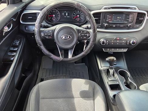 Used 2016 Kia Sorento FWD w/ LX Convenience Package image 11