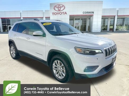 Used 2019 Jeep Cherokee Latitude w/ Popular Appearance Group image 2