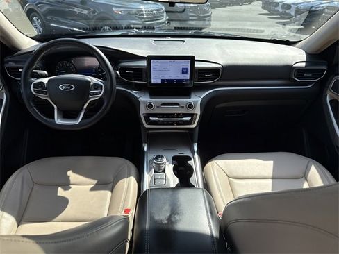 Used 2022 Ford Explorer XLT w/ Equipment Group 202A image 18