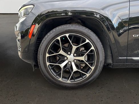 Used 2022 Jeep Grand Cherokee Summit AWD/4WD image 10