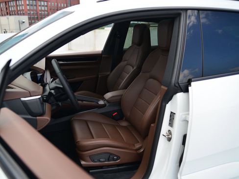 New 2025 Porsche Macan 4 Electric image 5