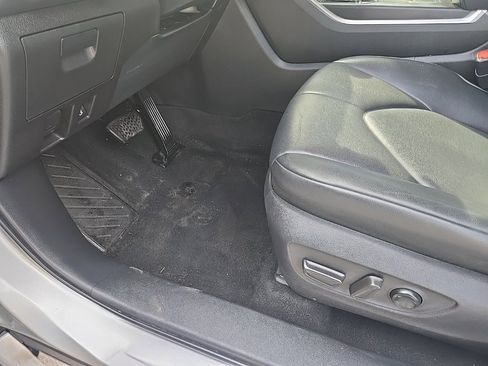 Used 2022 Toyota Highlander XLE image 42