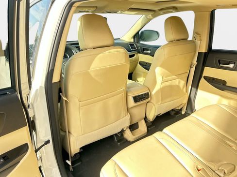 Used 2015 Toyota Highlander XLE FWD image 12
