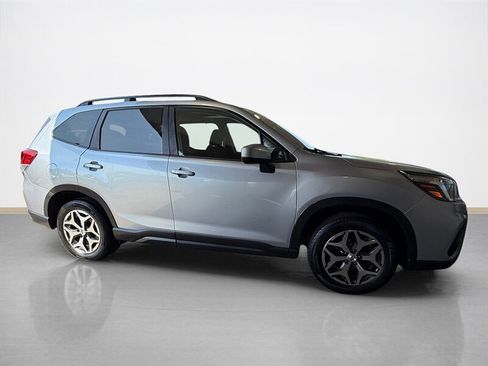 Used 2019 Subaru Forester Premium AWD/4WD image 2