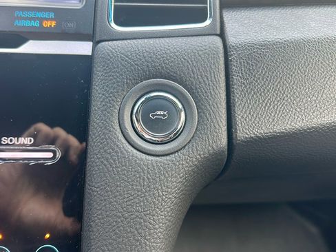 Used 2019 Ford Taurus Limited image 30