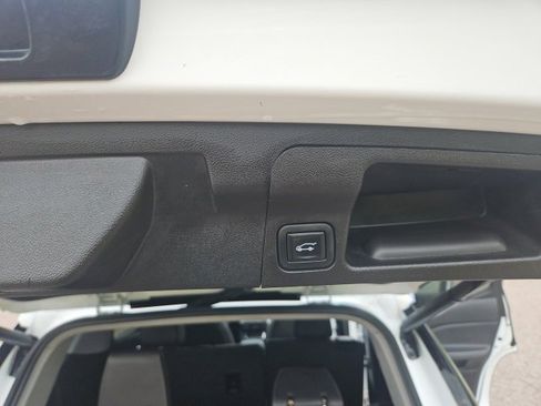 Certified 2023 GMC Acadia SLT image 13