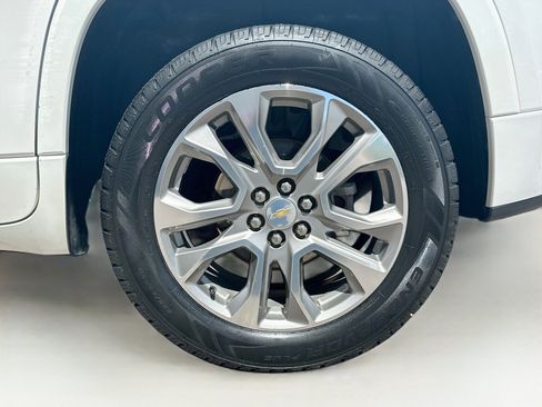 Used 2019 Chevrolet Traverse Premier w/ LPO, Black Accent Package AWD/4WD image 11