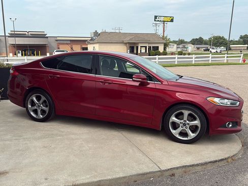 Used 2015 Ford Fusion SE FWD image 6