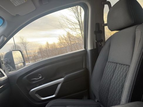 Used 2019 Nissan Titan SV w/ SV Convenience Package image 28