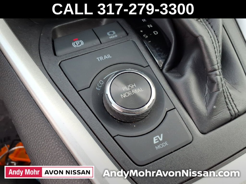 Used 2025 Toyota RAV4 LE AWD/4WD image 31