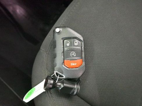 Used 2018 Jeep Wrangler Unlimited Sport S image 31