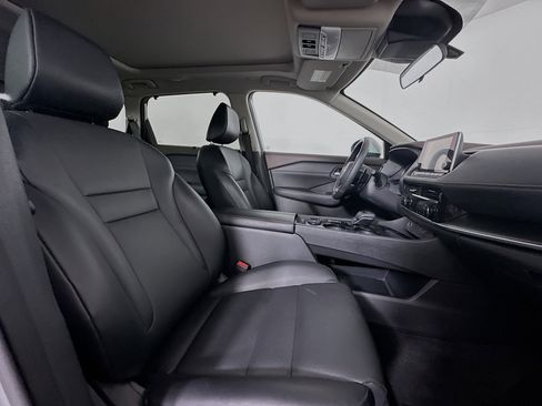 Used 2023 Nissan Rogue SV w/ SV Premium Package image 31