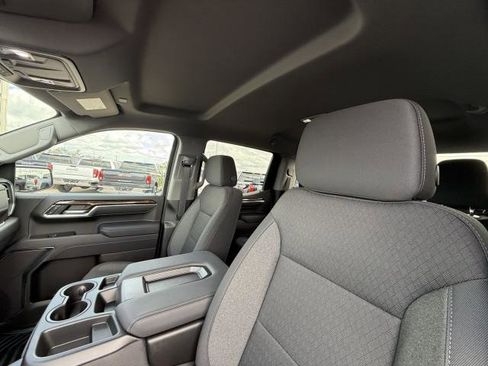 New 2026 GMC Sierra 1500 SLE image 18